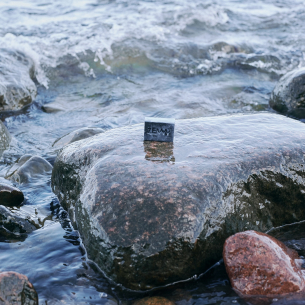 🌲🧔 Feel the Clean! Poznaj moc naturalnych składników z mydłami w kostce ZEW for men. Wykonane z najwyższej jakości węgla drzewnego i innych naturalnych składników, nasze mydła nie tylko doskonale oczyszczają, ale również pielęgnują skórę, pozostawiając ją gładką i odżywioną. Idealne dla mężczyzn, którzy cenią sobie proste, ale efektywne rozwiązania w codziennej higienie. Spróbuj i poczuj różnicę!

—

🌲🧔 Feel the Clean! Discover the power of natural ingredients with ZEW for men’s bar soaps. Made with the highest quality charcoal and other natural ingredients, our soaps not only cleanse effectively but also nourish the skin, leaving it smooth and refreshed. Perfect for men who value simple yet effective solutions in their daily hygiene. Try it and feel the difference!

#zewformen #poczujzew #naturalcare